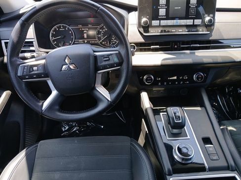 Used 2024 Mitsubishi Outlander SE FWD image 12