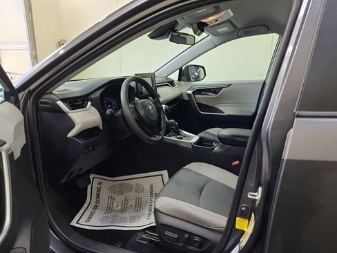 Used 2020 Toyota RAV4 XLE AWD/4WD image 7