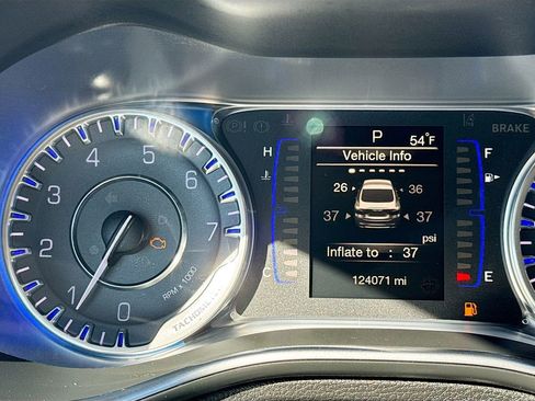 Used 2016 Chrysler 200 Limited image 14