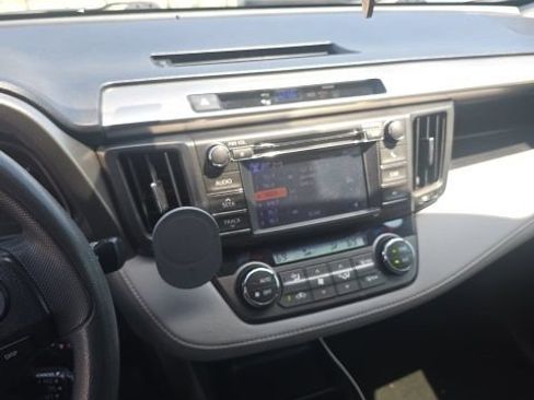 Used 2013 Toyota RAV4 XLE FWD image 6