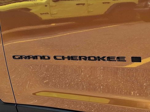 New 2026 Jeep Grand Cherokee Limited w/ Limited Altitude Package AWD/4WD image 21