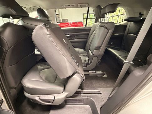 Used 2024 Toyota Grand Highlander AWD Hybrid image 17