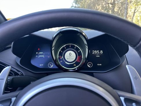 Used 2023 Aston Martin V8 Vantage Roadster image 10