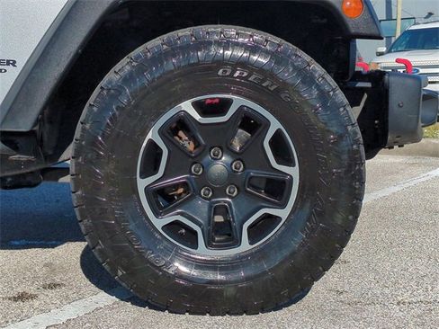 Used 2015 Jeep Wrangler Unlimited Rubicon image 11