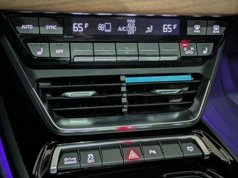 Used 2024 Audi e-tron GT Premium Plus image 17