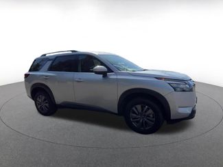 Used 2025 Nissan Pathfinder SV FWD video 2
