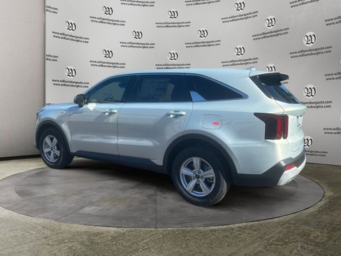New 2026 Kia Sorento LX FWD image 3