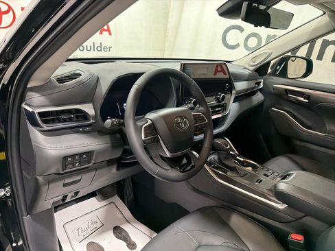 Used 2026 Toyota Highlander Platinum AWD/4WD image 25