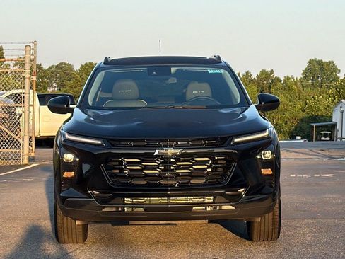 New 2026 Chevrolet Trax ACTIV w/ Sunroof Package FWD image 2