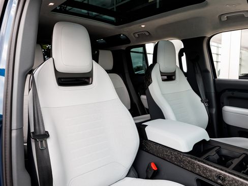 Used 2026 Land Rover Defender 110 OCTA image 38