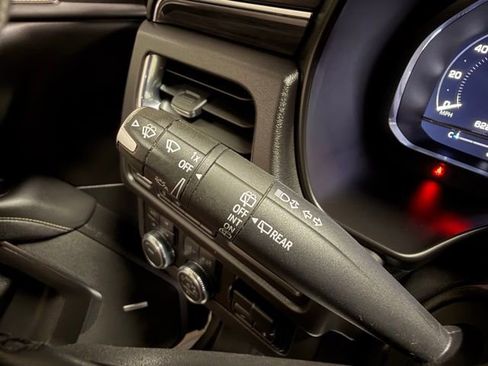 Used 2023 GMC Yukon XL SLT w/ SLT Premium Package AWD/4WD image 38