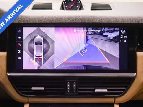 Used 2023 Porsche Cayenne Platinum Edition image 41