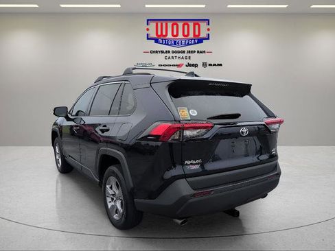 Used 2022 Toyota RAV4 XLE AWD/4WD image 5