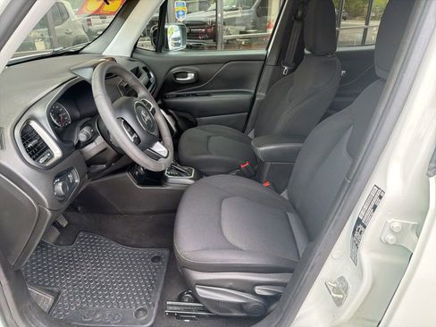 Used 2023 Jeep Renegade Latitude AWD/4WD image 17