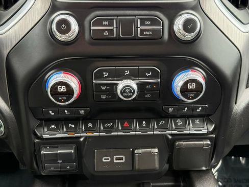 Used 2019 GMC Sierra 1500 Denali w/ Denali Ultimate Package AWD/4WD image 30