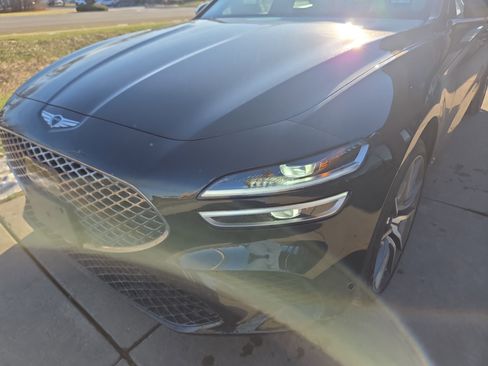 Used 2025 Genesis G70 2.5T image 9