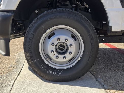 Used 2024 Ford F350 XL image 7