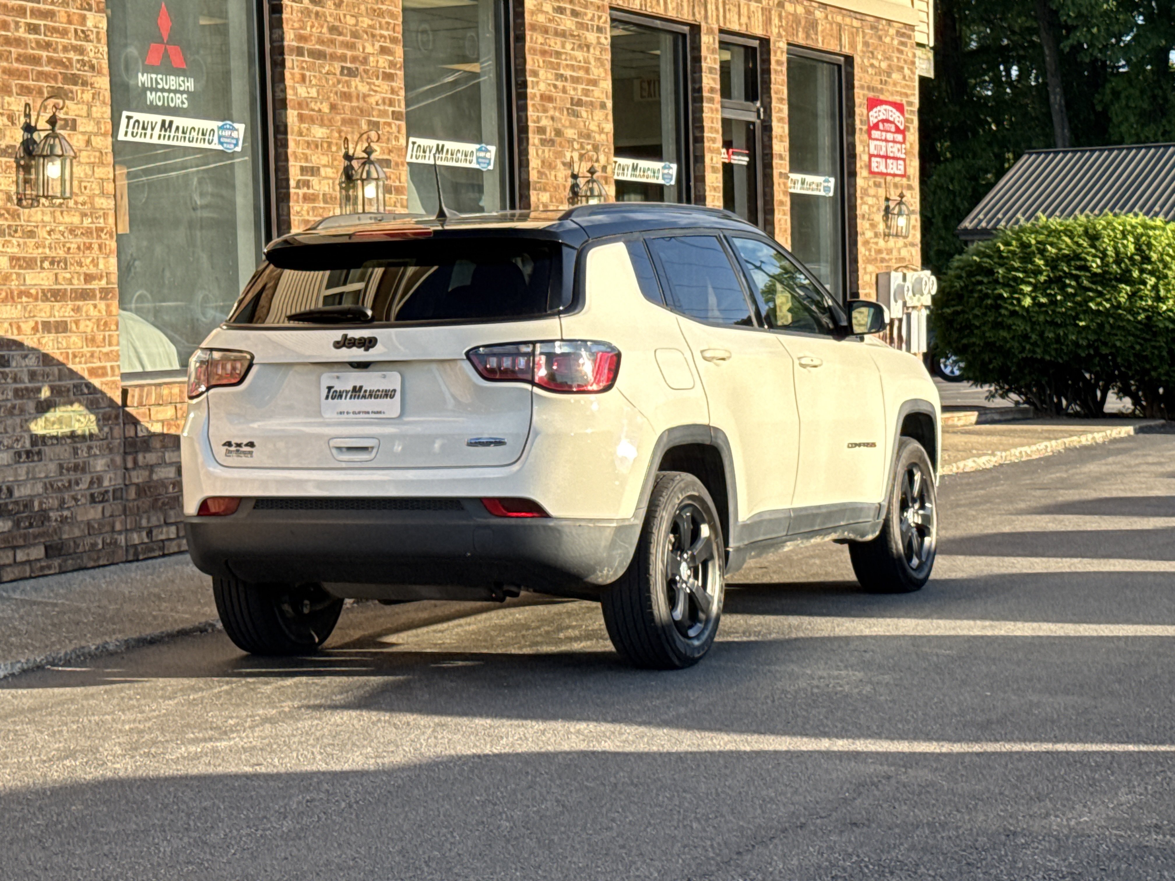 Used 2018 Jeep Compass Latitude w/ Popular Equipment Group AWD/4WD image 5