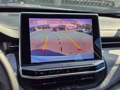 Used 2024 Jeep Compass Latitude image 25