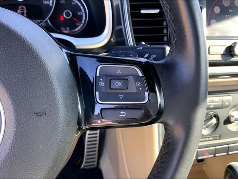 Used 2013 Volkswagen Beetle 2.0T FWD image 19