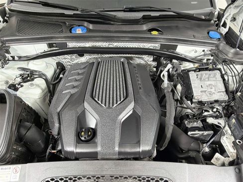 Certified 2024 Porsche Macan AWD/4WD image 37