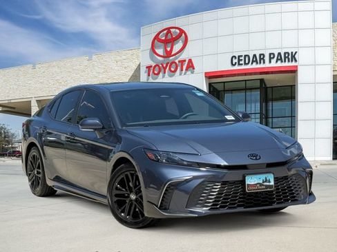 Used 2026 Toyota Camry SE w/ Convenience Package FWD image 1
