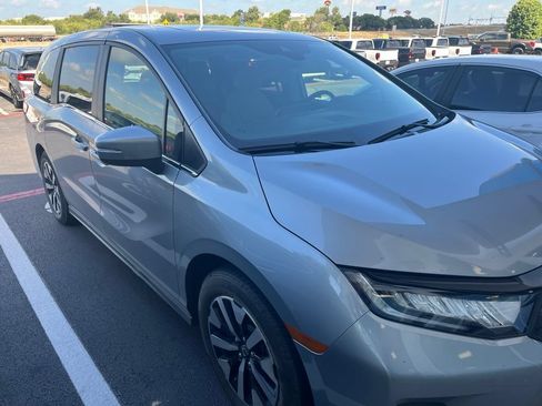 Used 2025 Honda Odyssey EX-L image 3