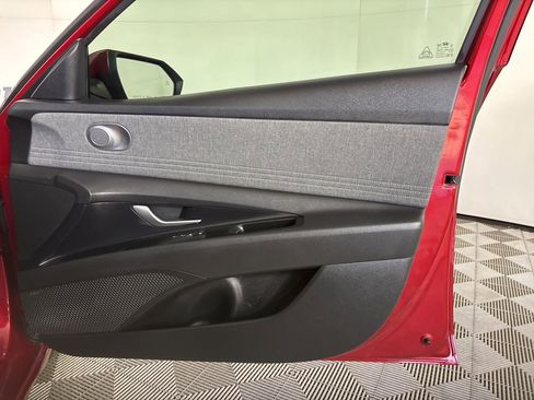 Used 2025 Hyundai Elantra Limited image 25