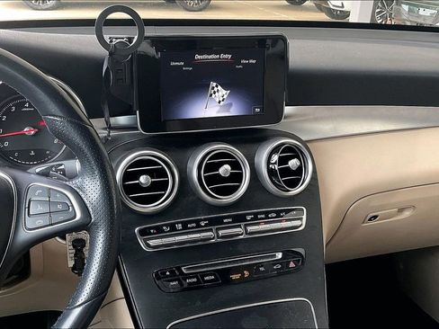 Used 2018 Mercedes-Benz GLC 300 w/ Premium Package image 8