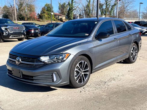 Used 2024 Volkswagen Jetta Sport image 1