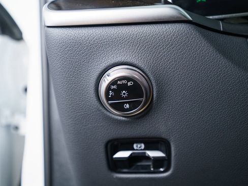 Certified 2025 Mercedes-Benz GLC 300 4MATIC image 25