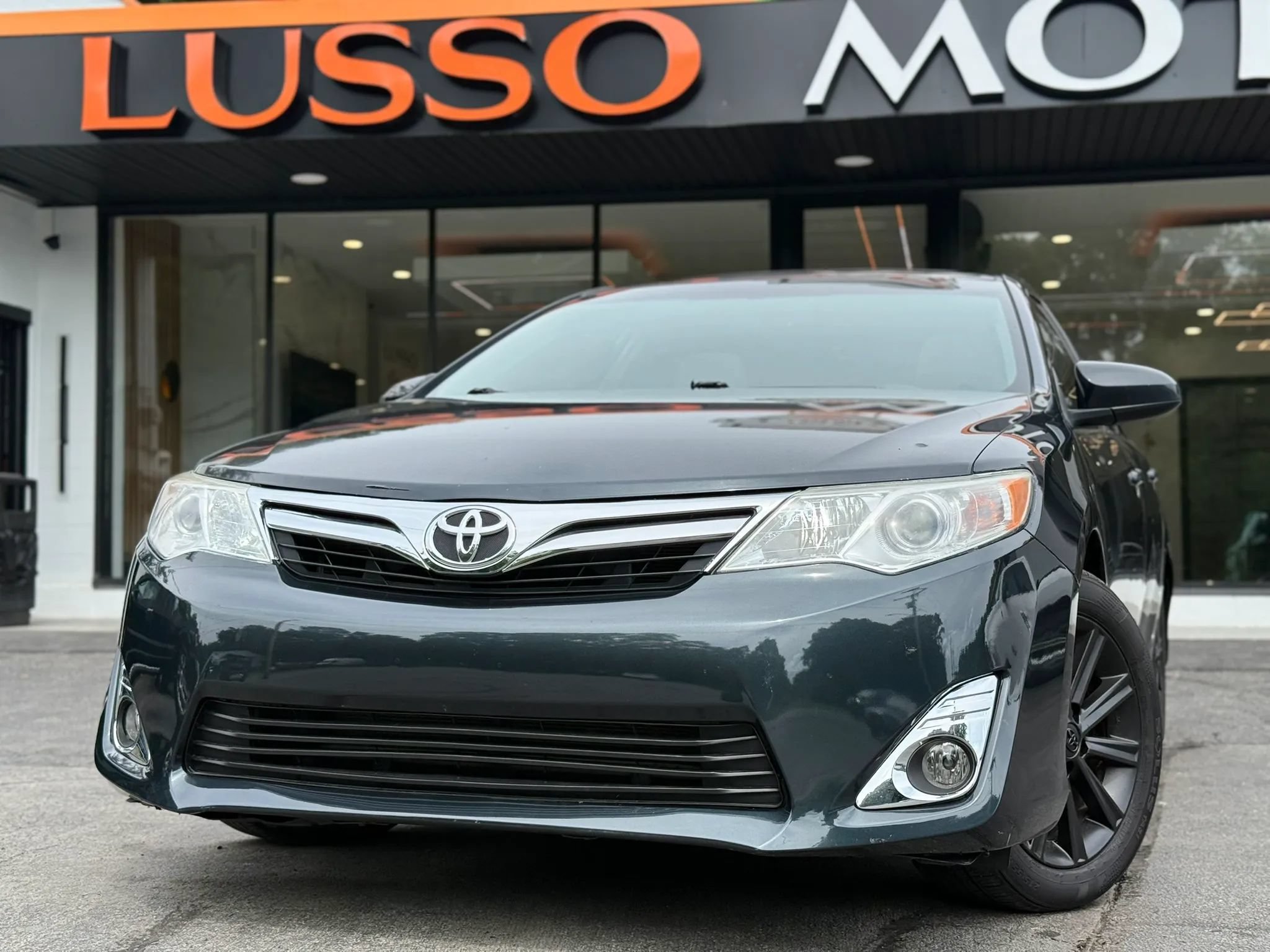 Used 2014 Toyota Camry XLE w/ Convenience Package FWD image 1