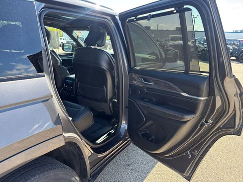 Used 2022 Jeep Grand Cherokee Overland w/ Adv Protech Group III AWD/4WD image 35