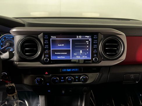 Certified 2021 Toyota Tacoma SR5 image 18