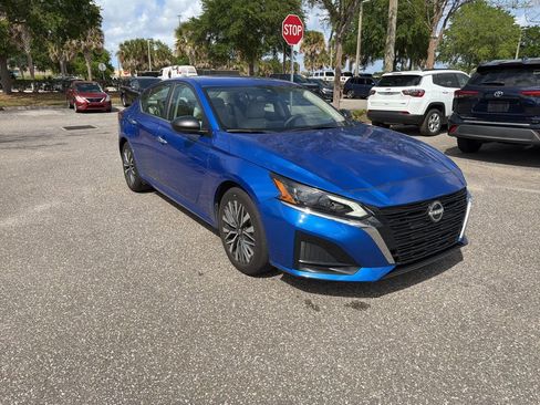 Used 2025 Nissan Altima 2.5 SV image 7