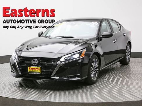 Used 2025 Nissan Altima 2.5 SV image 1