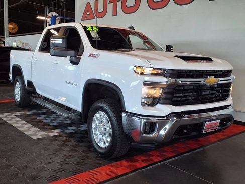 Used 2025 Chevrolet Silverado 2500 LT AWD/4WD image 2