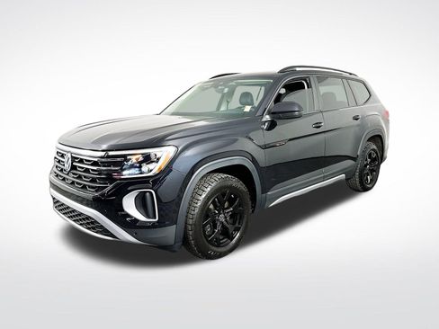 Used 2024 Volkswagen Atlas Peak Edition SE AWD/4WD image 4