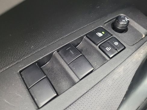 Used 2020 Toyota Corolla LE image 27