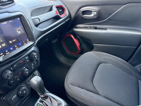 Used 2022 Jeep Renegade Latitude w/ Convenience Group AWD/4WD image 21