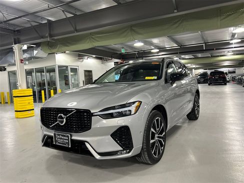 Certified 2025 Volvo XC60 B5 Plus image 5