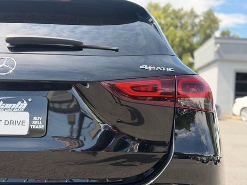 Used 2021 Mercedes-Benz GLA 250 4MATIC w/ Premium Package image 10