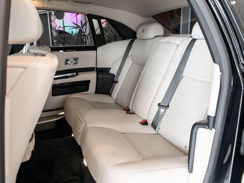 Used 2018 Rolls-Royce Ghost image 34