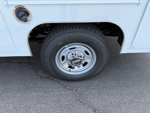 New 2026 Ford F250 XL w/ XL Chrome Package image 26