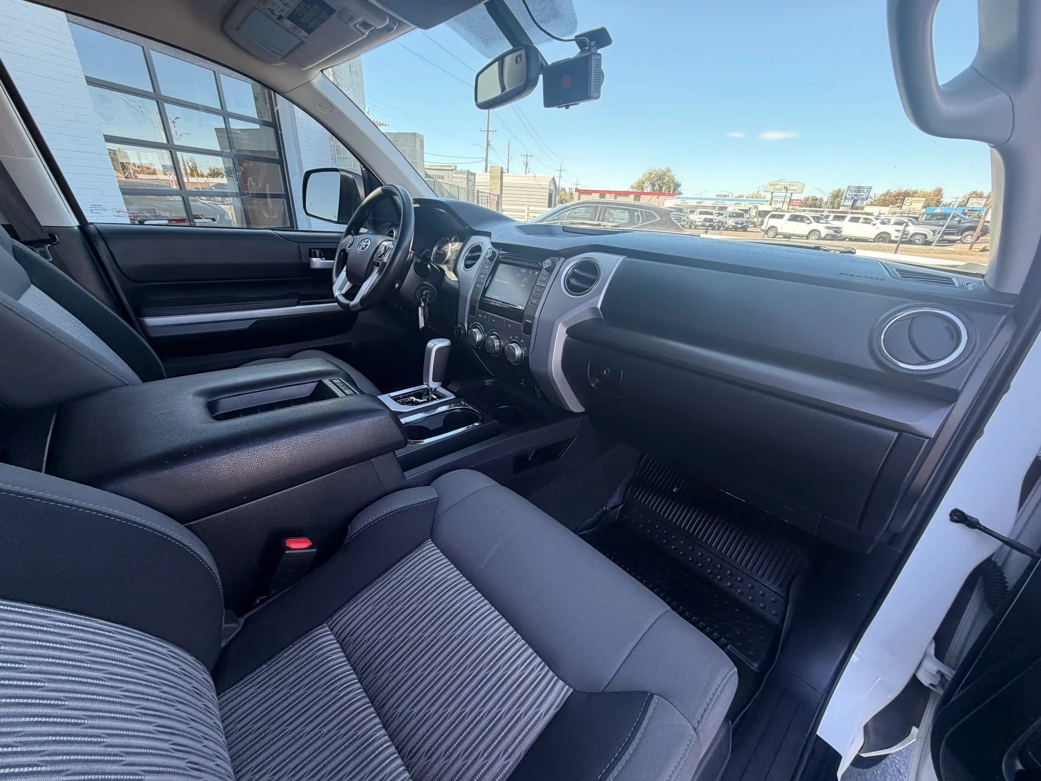 Used 2017 Toyota Tundra SR5 AWD/4WD image 14