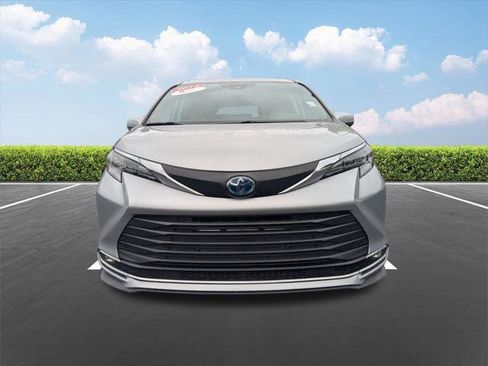 Certified 2024 Toyota Sienna XLE w/ XLE Plus Package FWD image 11