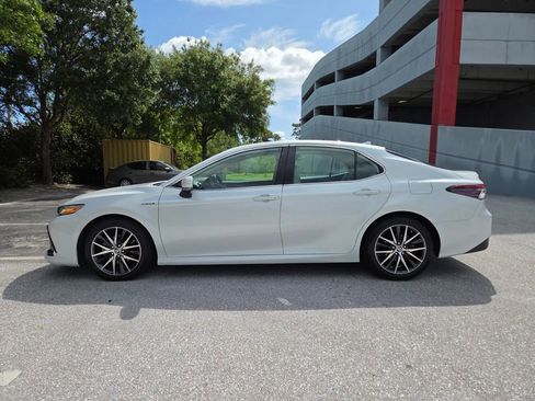 Used 2021 Toyota Camry XLE w/ Navigation Upgrade Package FWD image 8