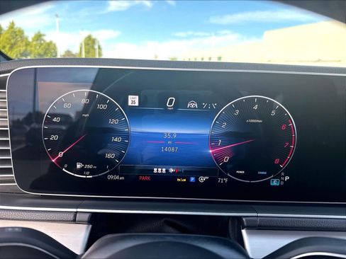 Used 2024 Mercedes-Benz GLE 450 4MATIC w/ Driver Assistance Package image 15