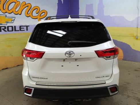 Used 2017 Toyota Highlander Limited AWD/4WD image 7