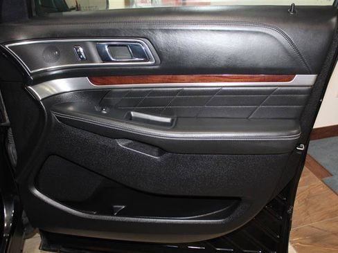 Used 2016 Ford Explorer Platinum AWD/4WD image 38